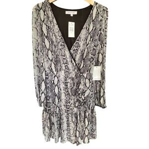 🔥🖤NWT The Vanity Room size M black/white snakeskin dress.  Stretch & ruching!